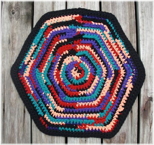 Small Hexagon Rag Rug Fiesta - Here's the latest rag rug I made, I love the way it came out. I crocheted it from old t shirts.
