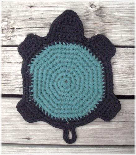 Crochet Turtle Trivet made with t shirts - I designed and crocheted this turtle trivet from t shirts. The t shirts where cut into strips, then stretched out making sort of a yarn. I guess you could say it's like a mini rag rug.