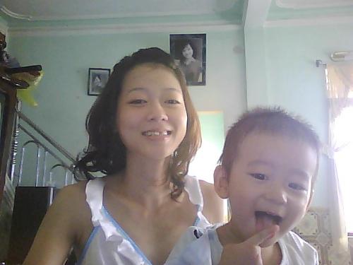 hoadat83 - me and my son at my grandmother's house