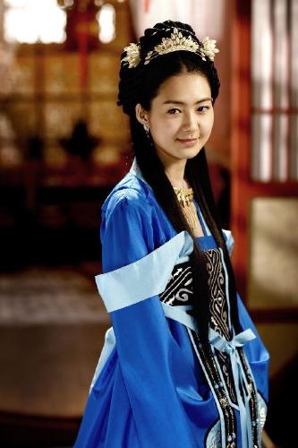 Queen Seon deok - This is Lee Yeo-Won who plays the role of queen seon deok, the first queen of Silla during the reigning 3 kingdoms of Korea. Queen Seon Deok is the 27th Ruler of Silla and the 1st Queen. I really loved watching the series if you don't know it then better search it in google. I really recommend this for watching.