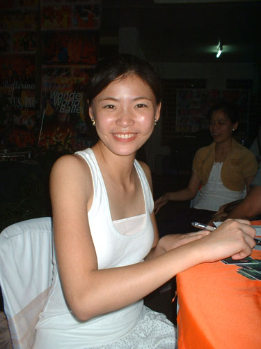 Bea's smile - This was taken at one of her relatives house in Quezon City. Victory party as well that is exclusive for family, relatives and friends. I am glad that I was able to go there and that is my first time to saw her. I even gave her a gift that she used it.