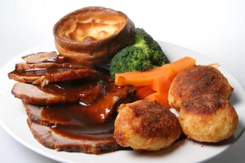 Roast Beef and Yorkshire Pudding - A traditional British Sunday Lunch Roast Beef and Yorkshire Pudding - A traditional British Sunday Lunch