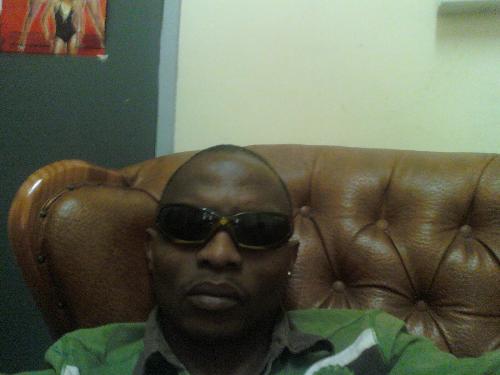 Steguno on net - Is the picture show dat i am always buzy on the internet on my laptop and cellphone
