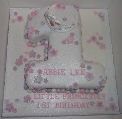 One Year Old's cake - complerte with edible tiara - swett isn't it!! (in more way's than one!!)
