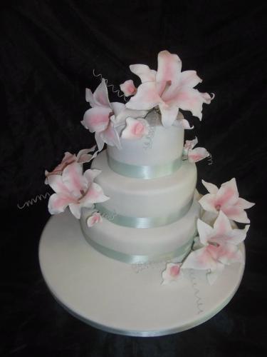 wedding cake - I think that this cake is beautiful enough as it is wedding cake - I think that this cake is beautiful enough as it is