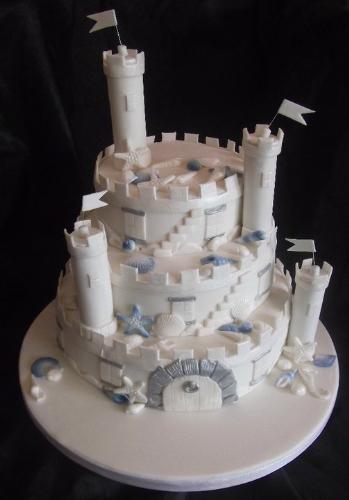 SANDCASTLE WEDDING CAKe - I think this is so unusual SANDCASTLE WEDDING CAKe - I think this is so unusual