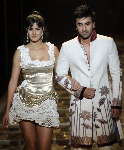 Katrina down the lane with Ranbir  - Pretty actress in an average outfit ^_^