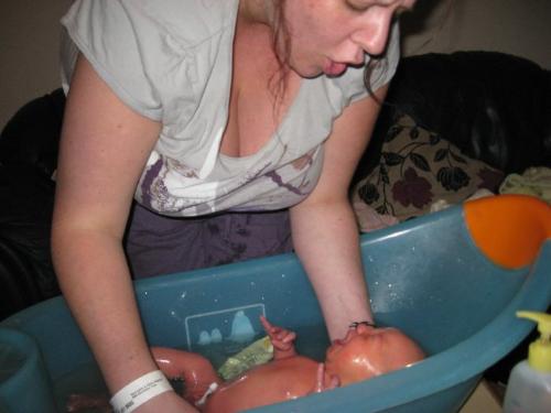 Olivia&#039;s bath time - First bath at 2 days old!