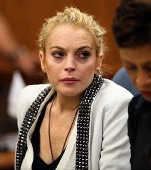 Linday Lohan - Lindsay Lohan in court waiting for a verdict