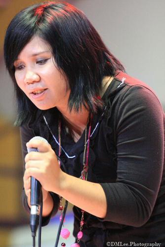 That's me!singing 2007  - This is me singing in public in nestle 2007 in Ultra Stadium.