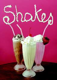 Banan shake - Banana shake with ice cream toppings Banan shake - Banana shake with ice cream toppings