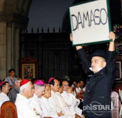 Carlos Celdran in the middle of a Catholic mass - Carlos Celdran mocking the bishops for dictating the nation's fate and hindering the country's development with the placard "Damaso" in remembrance of the famous friar in Jose Rizal's Noli me Tangere and El Filibusterismo. This was in relation to the Church's stand against the RH Bill. Carlos Celdran in the middle of a Catholic mass - Carlos Celdran mocking the bishops for dictating the nation's fate and hindering the country's development with the placard "Damaso" in remembrance of the famous friar in Jose Rizal's Noli me Tangere and El Filibusterismo. This was in relation to the Church's stand against the RH Bill.