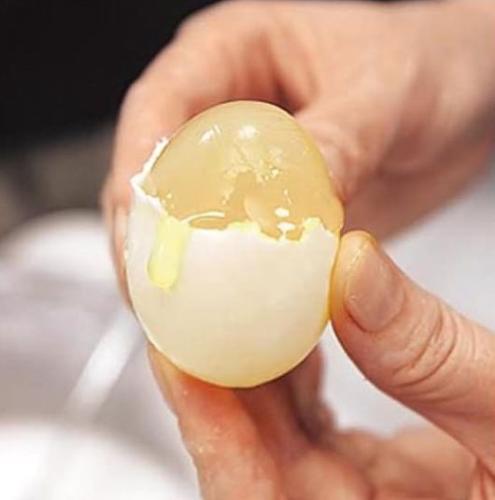 fake chinese egg - This egg is not real, but fake, made in china , from chemicals