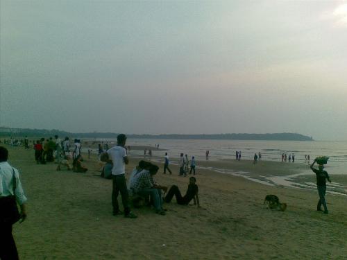 miramar beach, panaji, goa - Miramar Beach is just 2 kms from the heart of Panaji city, Capital of Goa. Its picturesque surroundings give a beautiful view of sunset.