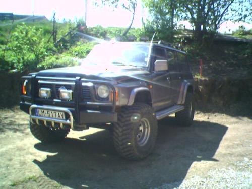 Nissan Patrol GR Y60 with 35' tires - A Nissan Patrol GR, Y60, year 1995