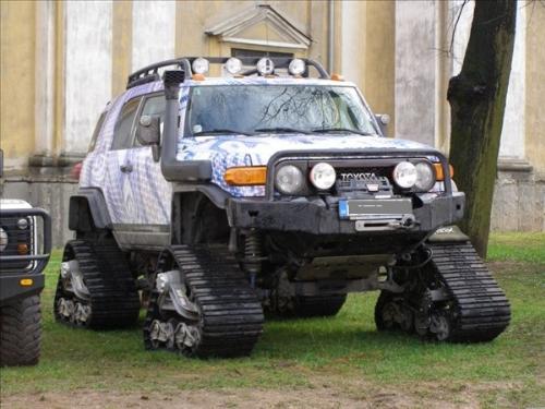 A friends Toyota  - Something for deep snow !!