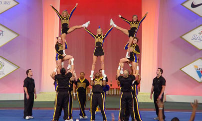 cheerleading - amazing stunt..