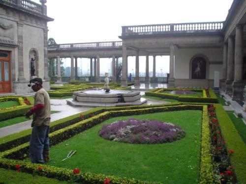 Gardens at the History Museum in Ciudad de México - Ciudad de México, the biggest city in the world, has beauties for all tastes. Precolumbian if you wish, up to modern skyscrapers in downtown area.  This garden belongs to the palace that once housed Emperor Maximilian I of Mexico and his family.