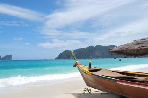 phi phi island - Here is a picture of Phi Phi Island in Phuket, Thailand. Remember the movie 'The Beach' of Leonardo DiCarpio? Some of it was taken on this shoreline. The view is amazing! Many are asking me if the picture was edited. I said no, what you see is what you get in Phi Phi island.