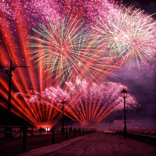 Midnight firework - The world renowned Midnight Fireworks Display is the grand finale on the New Year's Eve. The sky bursts into an epic fireworks show to signal the start of a New Year.