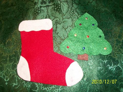 Stocking fridgie and heart tree - A picture of a couple of felt items that I made for Christmas gifts this year.