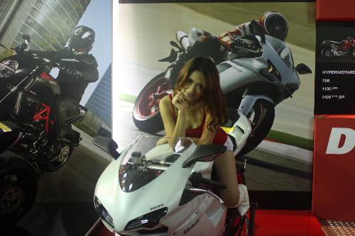 Bikes Girl - One of the hottest bikes girl in KLIMS2010. Everyone is attracted to her beauty and start taking photo of her once she post on a bike.