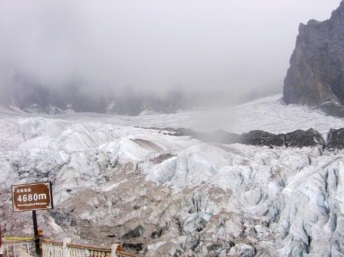 Travelling to Yunnan - I have few chances to go out for trips.But I went to Yunnan province in July,2007.That's a good place I had been dreaming of .This photo was taken on the top of Yulong Mountain.You can see so much ice here and there,for it's over 4600 metres!If you are too fat,I'm sure you can't get to the top of it !Welcome to China,welcome to Yunnan!