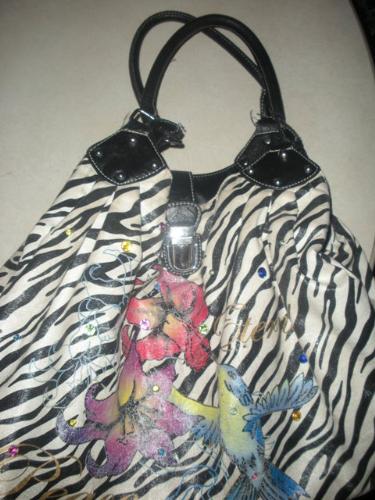 A purse headed for the trash - Hoping to get some ideas on how to give this purse life again ! 