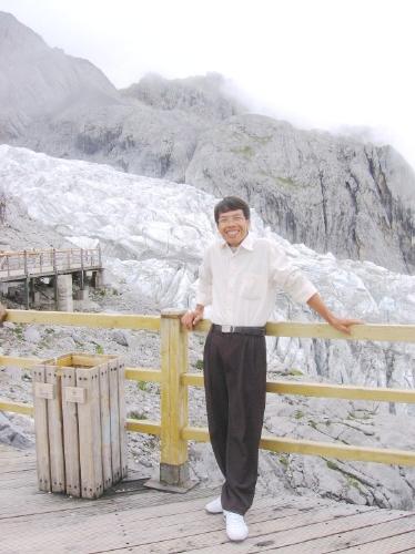 handsome guy - I'm thin so I don't have to lose weight,and I could climb to the top of the mountain!
