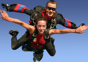 sky diving - Couple on Valentine's date- skydiving