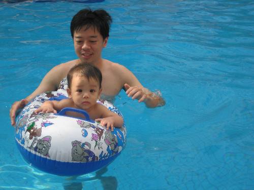 Dad & Son in the pool!~ - That's my kid & me in the pool!~ Woot woot!~