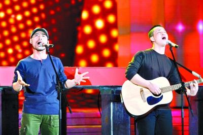 'Wangxu&Liugang'in CCTV1 stage - 'Wangxu&Liugang',is a music combination that is composed of two stray singers.CCTV Spring Festival gala,2011,they appeared on the stage to represent the basic-level people,welcome and be obtained satisfactory results of everybody in China.