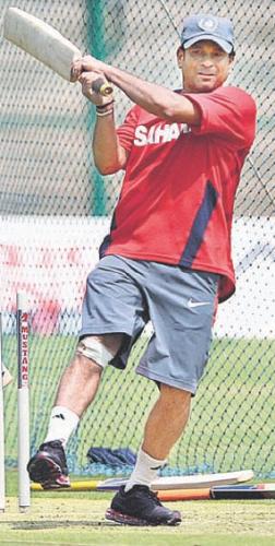 Sachin practicing left handed  - Sachin was seen practicing left handed at Bangalore ahead of match against England in the ongoing WCC 2011