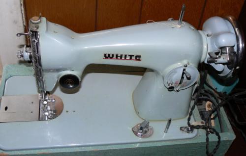 My sewing machine - My old sewing macine that I cant figure out how to thread all the time.