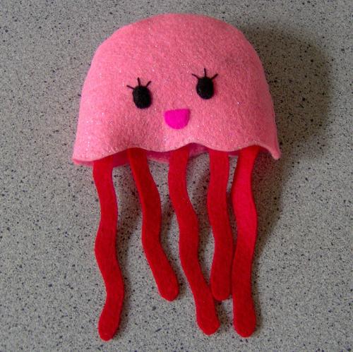 A pink jellyfish toy :D - This is very cute!!! I think I really wanna have one. :D