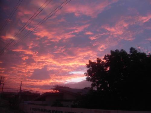 dusk...  - a beautiful display of colors in sky is what i often take for granted because i am so busy. but as i was traveling to my friends' house in Pampanga. I was in the bus and there was nothing much for me to do but look out the window and bask in the beauty of God's masterpiece.