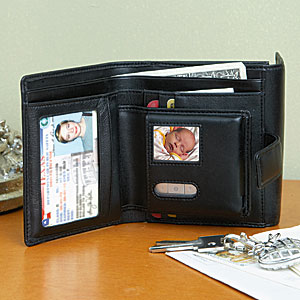 Wallet with Dear ones photo! - Wallet with dear ones photos to carry the memory every where.