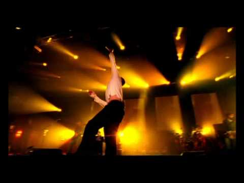 cold play - cold play performing 'yellow'. i just love this track it is the best!! i feel!! amazing band...