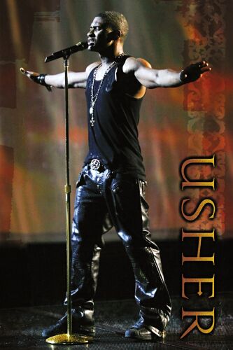 Usher - this the pic of usher performing live.. i just love his songs.. suits the parties...