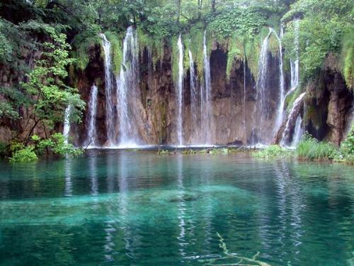 Plitvice Waterfalls - natural Plitvice Waterfalls