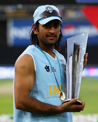 Dhoni with T20 World Cup - The excellent captain Dhoni with excellent T20 World Cup.