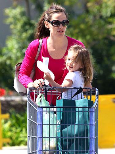 Jennifer Garner and younger daughter - Jennifer and her younger daughter Seraphina.