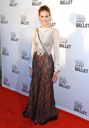 Sara jessica Parker - This dress looks over done with the 'sprinkles' and it not very colorful!