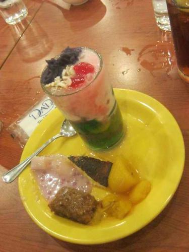 halo halo  - halo halo along with some rice cakes and sweets