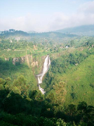 Bambarakanda waterfalls - Bambarakanda Waterfalls in Sri Lank