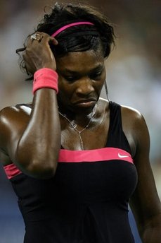 Serena Williams - Serena was wearing black with pink triping here.