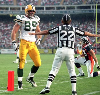 Mark Chmura - Chmura was one of Favre's favorite targets until the dumb @ss got involved in serving beer at a prom party to under age teens and some girl at the party charged him with rape. That didn't happen but this all led to Chmura never playing again in the NFL.