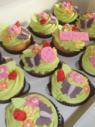 Delicious cup cakes - These cupcakes were made for Mother's Day this year
