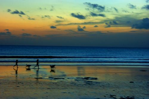 BALI Kuta beach - Kuta Beach, Bali. taken by my friend on last company outing 2011 to Bali. such nice place.