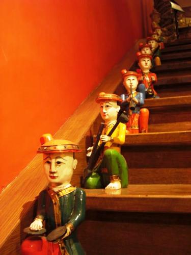 small people - small people statues on a staircase